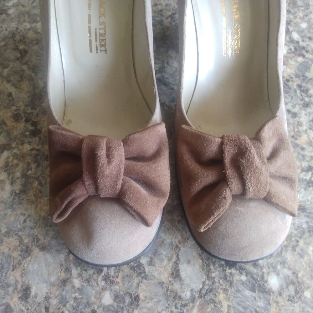 Back Street Round-Toe Bow Suede High Heel Pumps Size 7.5B (71)